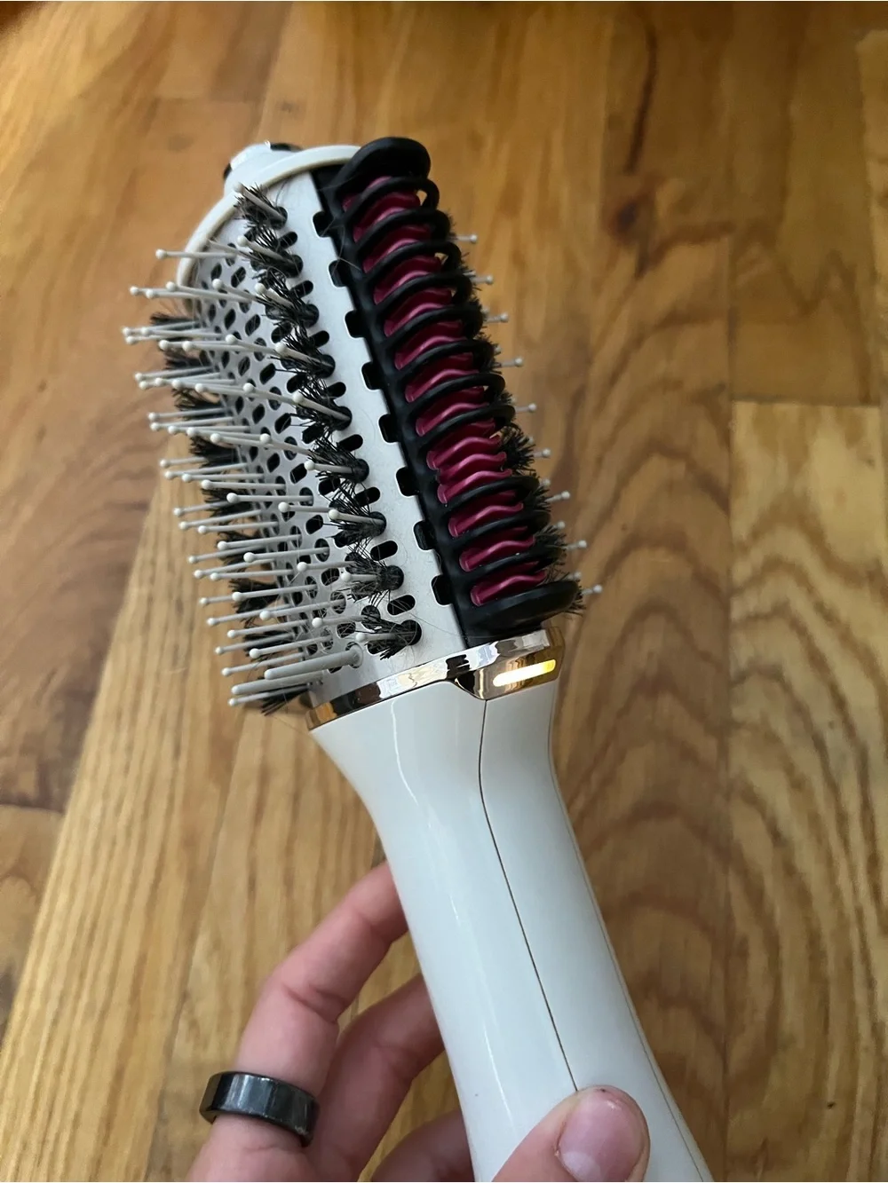 White Hot Air Styling Brush with Bristle Barrel